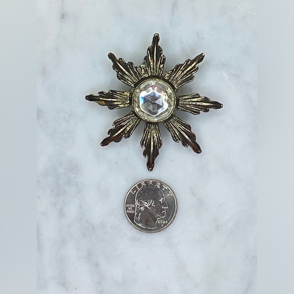 Vintage dramatic bronze with cut glass star pin - Picture 4 of 8